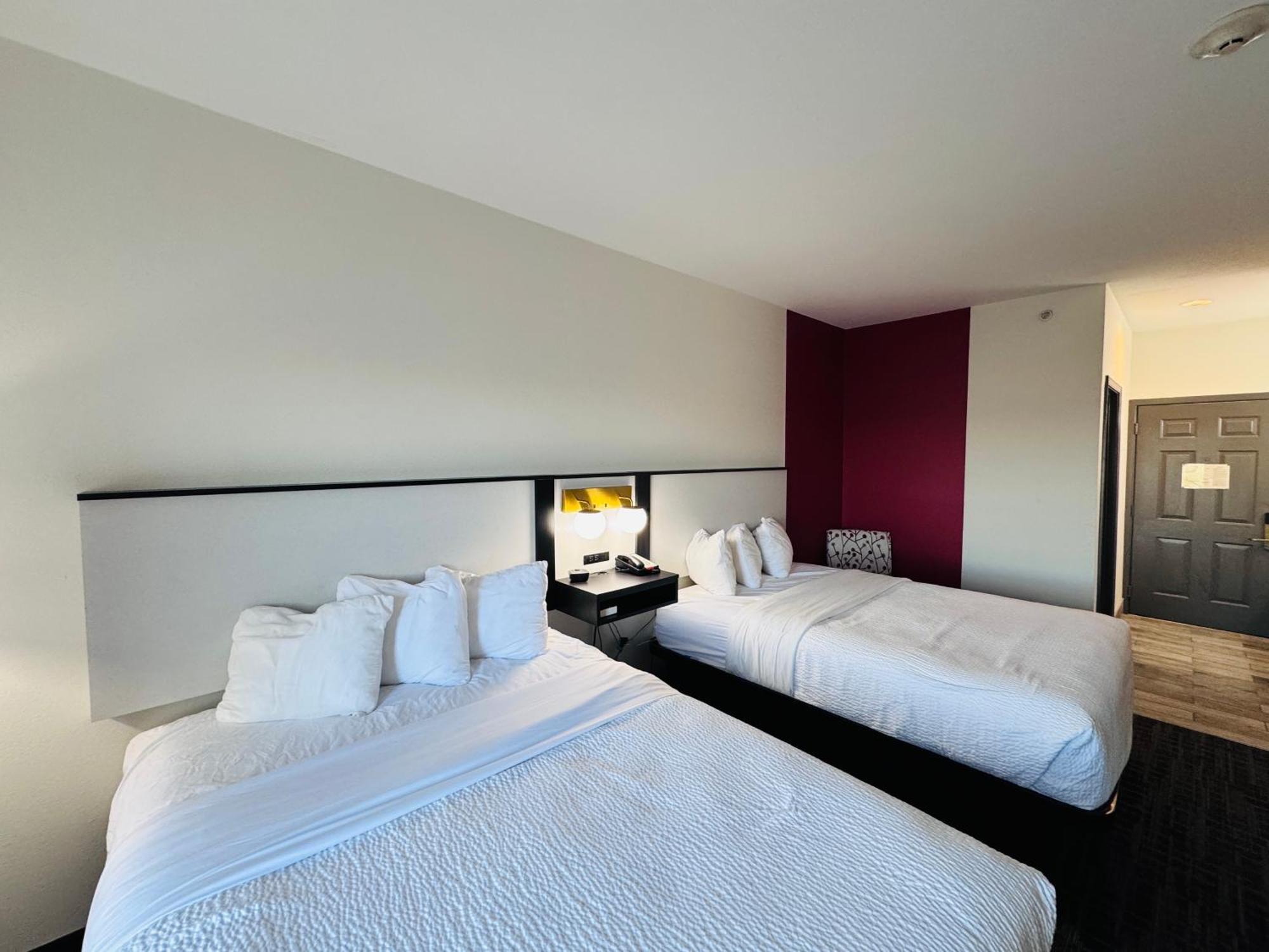Ramada By Wyndham Sparta/At Speedway Kültér fotó